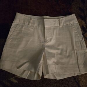 Banana Republic White Shorts "Martin Fit" Size 2 Sohpisticated.and Classy